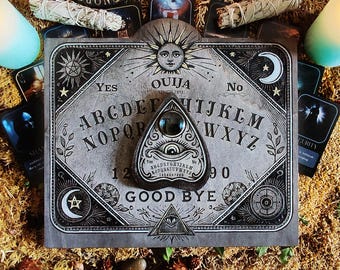 Planche Ouija Authentique "Soleil Mystique" en bois gravé réalisation fait main, Explorez les mystères de "L'autre Monde" avec cet Objet.