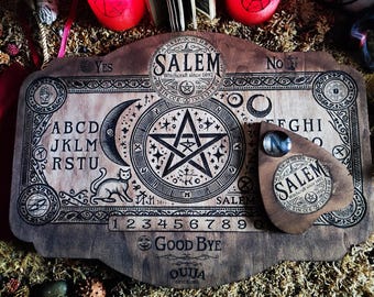 Esotericism - Ouija Board Engraved Salem 1692 - Esotericism, Spiritism and Vintage Mysticism, Magic object for Spiritism session or Decoration.